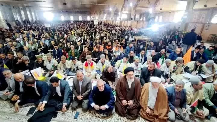 تصاویر گویای یک حماسه دیگر در شهر یاسوج /  راهپیمایی 9 دی در استان کهگیلویه و بویراحمد، تجلی وفاداری مردم به انقلاب اسلامی و نظام جمهوری اسلامی ایران بود و نشان داد که این ارتباط و همبستگی همچنان پابرجاست. با این همایش، مردم به جهانیان پیام دادند که هیچ تهدیدی نمی‌تواند عزم و اراده آنها را در دفاع از انقلاب اسلامی تضعیف کند. 